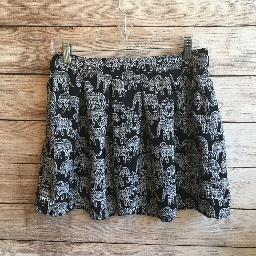 ‎AEROPOSTALE ELEPHANT PRINT SKIRT IN BLACK & WHITE